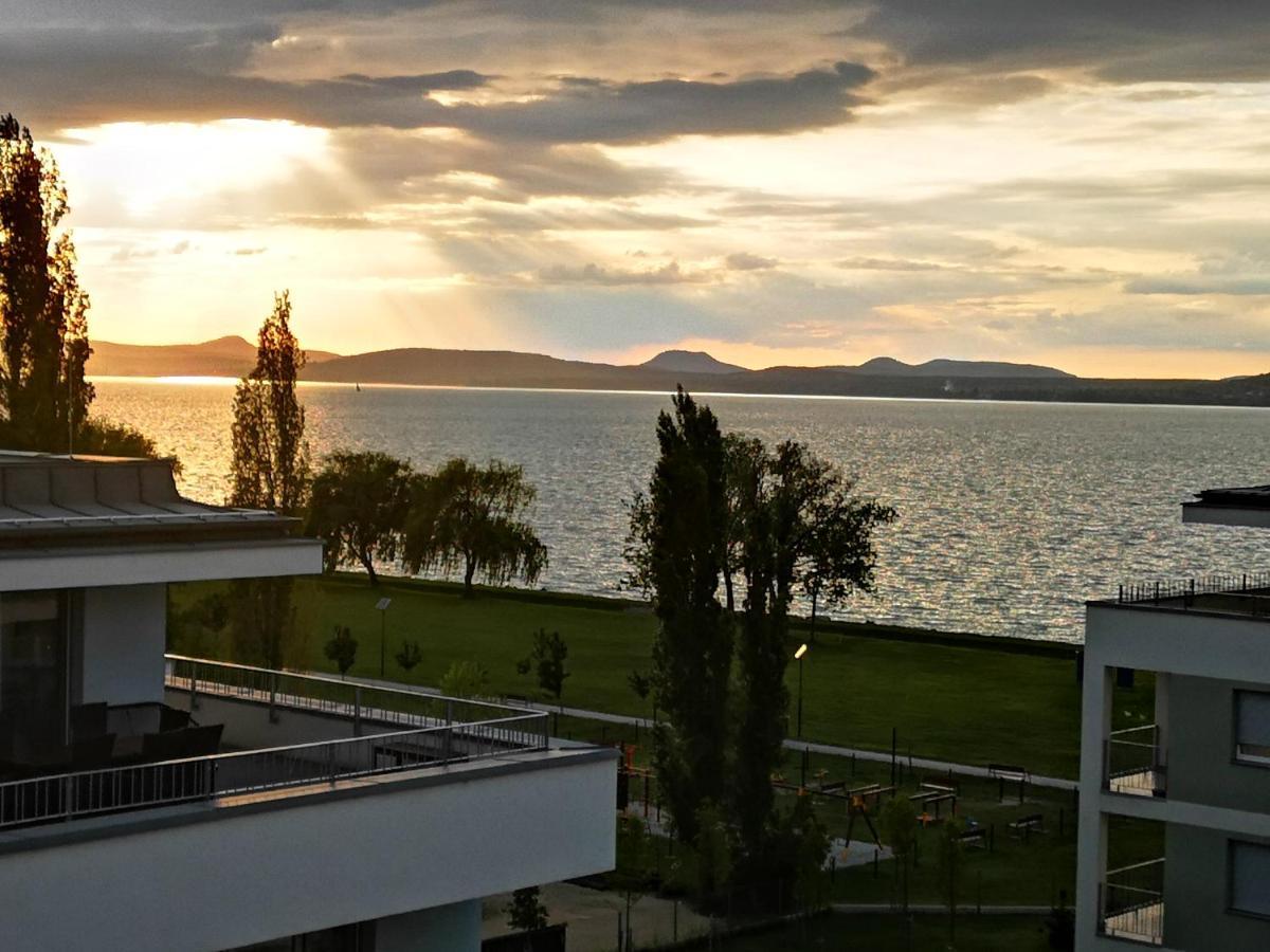 Silver Gray Appartment Balatonlelle Bagian luar foto