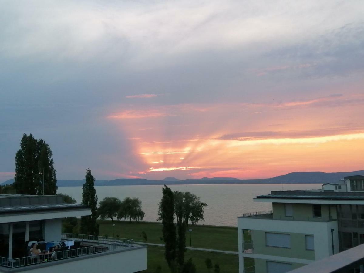 Silver Gray Appartment Balatonlelle Bagian luar foto